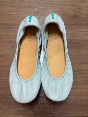 Tieks Light Gray Leather Ballet Flats with Teal accent